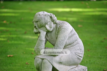 Escultura «La madre y sus hijos»