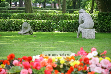 Escultura «La madre y sus hijos»