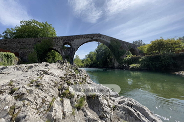 «Puente romano» sobre el río Sella en Cangas de Onís