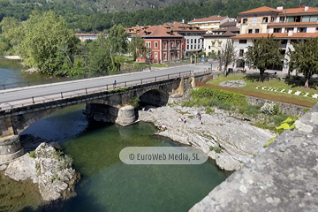 «Puente romano» sobre el río Sella en Cangas de Onís
