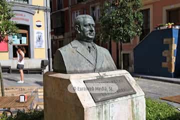 Escultura «Arturo Arias»