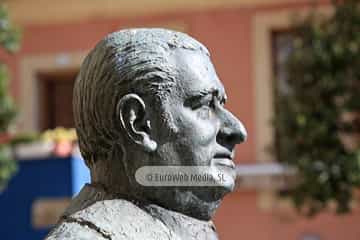 Escultura «Arturo Arias»