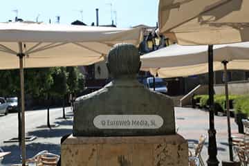 Escultura «Arturo Arias»