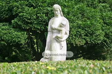 Escultura «Maternidad» (Gijón). Escultura «Maternidad»