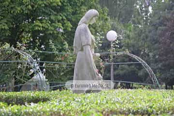 Escultura «Maternidad» (Gijón). Escultura «Maternidad»