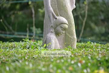 Escultura «Maternidad» (Gijón). Escultura «Maternidad»