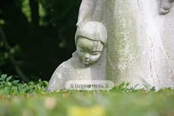 Escultura «Maternidad» (Gijón). Escultura «Maternidad»