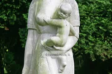 Escultura «Maternidad» (Gijón). Escultura «Maternidad»