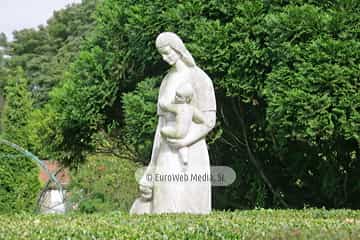 Escultura «Maternidad» (Gijón). Escultura «Maternidad»