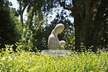 Escultura «Maternidad» (Gijón). Escultura «Maternidad»
