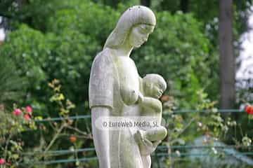 Escultura «Maternidad» (Gijón). Escultura «Maternidad»