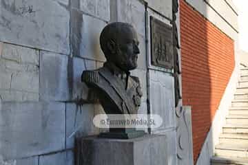 Escultura «Monumento a Claudio Alvargonzález Sánchez»