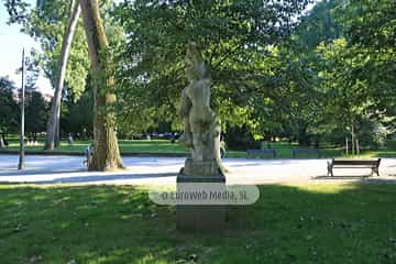 Escultura «Desnudos»