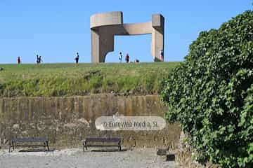 Escultura «Elogio del Horizonte»