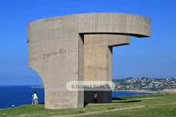 Escultura «Elogio del Horizonte»
