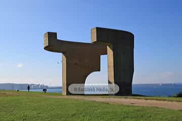 Escultura «Elogio del Horizonte»