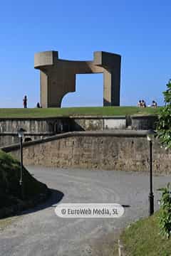 Escultura «Elogio del Horizonte»