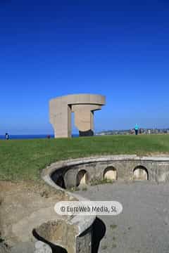 Escultura «Elogio del Horizonte»