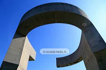 Escultura «Elogio del Horizonte»