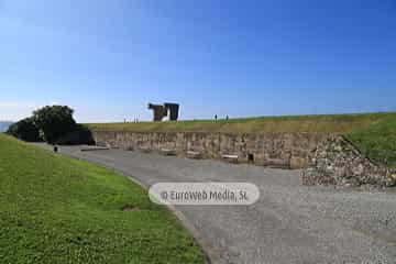 Escultura «Elogio del Horizonte»