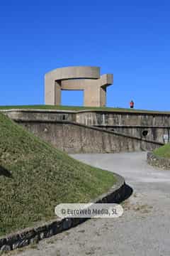 Escultura «Elogio del Horizonte»