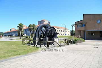 Escultura «En memoria de los Ingenieros Industriales precedentes»