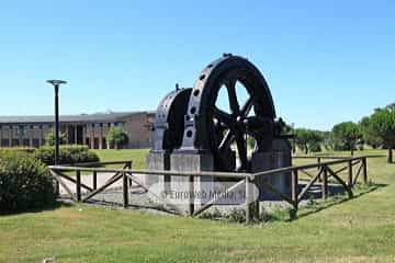 Escultura «En memoria de los Ingenieros Industriales precedentes»