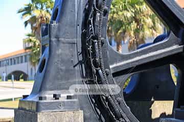 Escultura «En memoria de los Ingenieros Industriales precedentes»