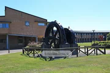 Escultura «En memoria de los Ingenieros Industriales precedentes»