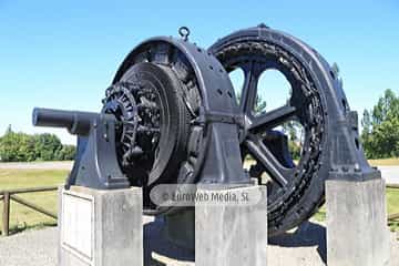 Escultura «En memoria de los Ingenieros Industriales precedentes»