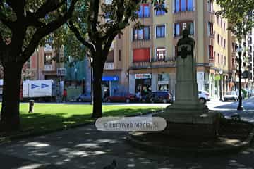 Escultura «Evaristo San Miguel»