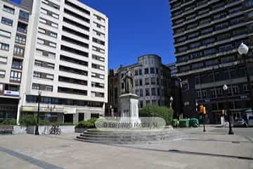 Escultura «Monumento a Jovellanos» (Gijón). Escultura «Monumento a Jovellanos»