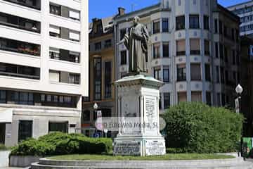 Escultura «Monumento a Jovellanos» (Gijón). Escultura «Monumento a Jovellanos»