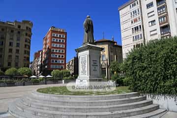 Escultura «Monumento a Jovellanos» (Gijón). Escultura «Monumento a Jovellanos»