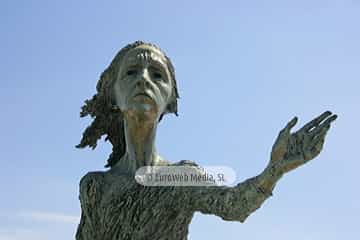 Escultura «Monumento a la Madre del Emigrante»