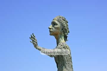 Escultura «Monumento a la Madre del Emigrante»