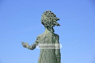 Escultura «Monumento a la Madre del Emigrante»