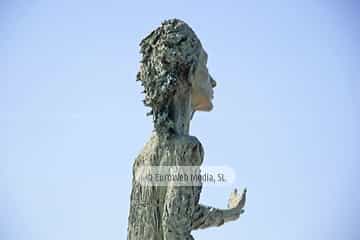 Escultura «Monumento a la Madre del Emigrante»