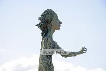 Escultura «Monumento a la Madre del Emigrante»
