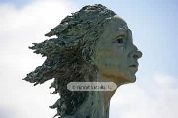 Escultura «Monumento a la Madre del Emigrante»