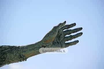 Escultura «Monumento a la Madre del Emigrante»