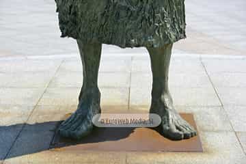 Escultura «Monumento a la Madre del Emigrante»