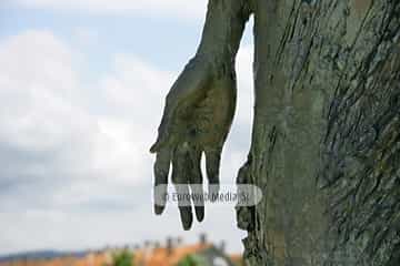 Escultura «Monumento a la Madre del Emigrante»