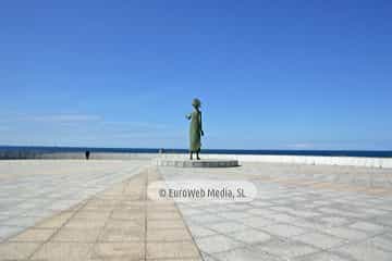 Escultura «Monumento a la Madre del Emigrante»