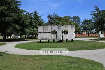 Escultura «Monumento a la Paz Mundial»