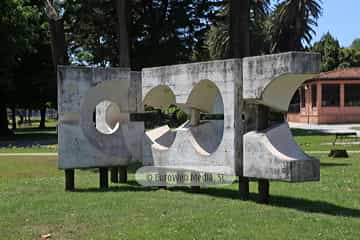 Escultura «Monumento a la Paz Mundial»