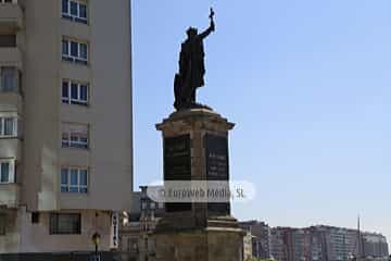 Escultura «Monumento al Rey Don Pelayo»