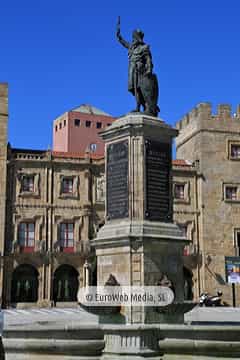 Escultura «Monumento al Rey Don Pelayo»