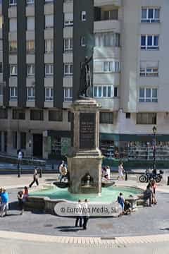 Escultura «Monumento al Rey Don Pelayo»