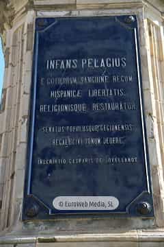 Escultura «Monumento al Rey Don Pelayo»